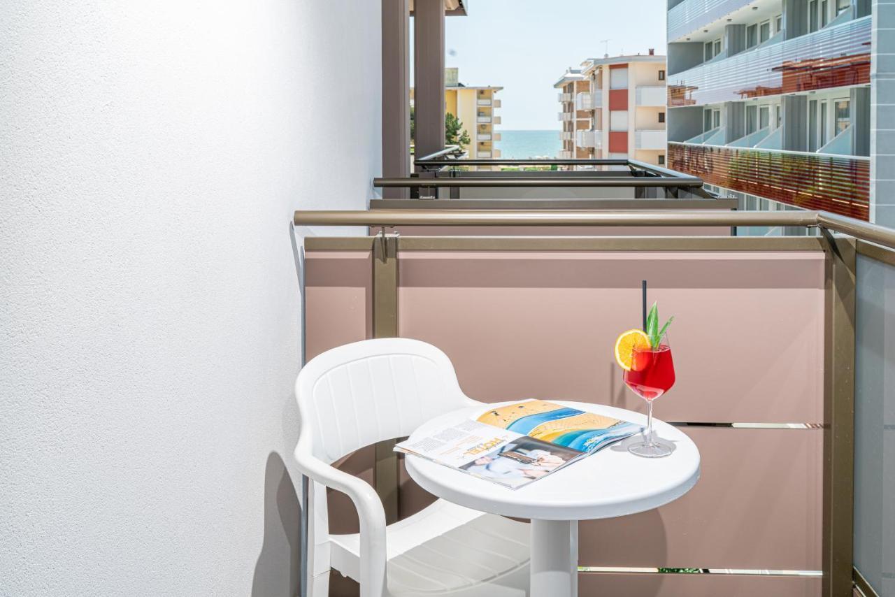 Hotel Alexander Bibione Bagian luar foto
